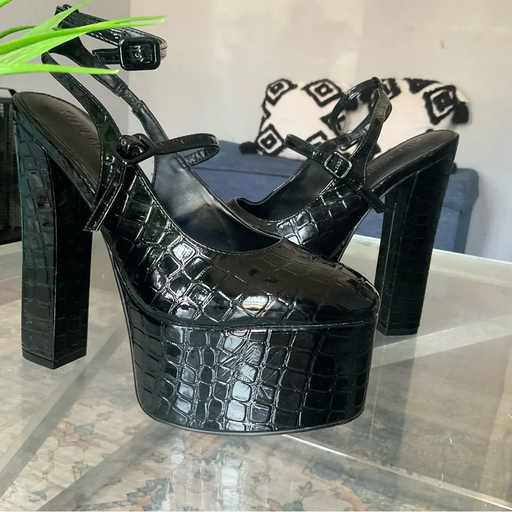 Steve Madden shiny patent